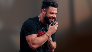 MESSAGE: Even If You Can’t Feel God – Steven Furtick