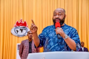 Governor-Umaru-Bago-300x200 Niger Governor Umaru Bago Donates ₦50m at Living Faith Church