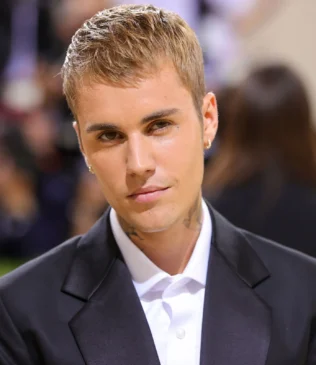 Justin-Bieber-316x365 20 Christian Celebrities Who Are Known for Their Faith