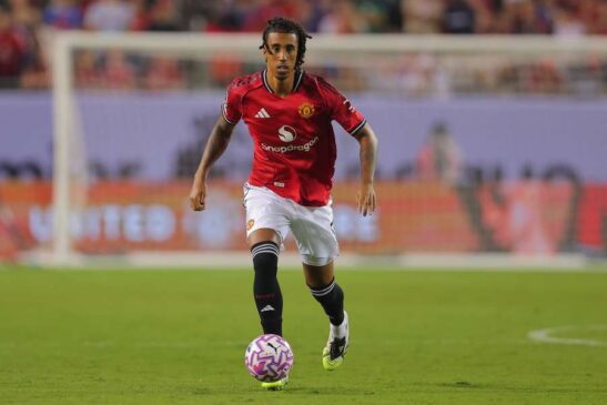 Leny-Yoro-547x365 Manchester United Players 2025: Position, Background, and Faith
